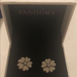 New pandora ear ring